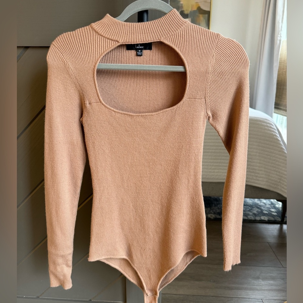 Knit keyhole cut-out bodysuit